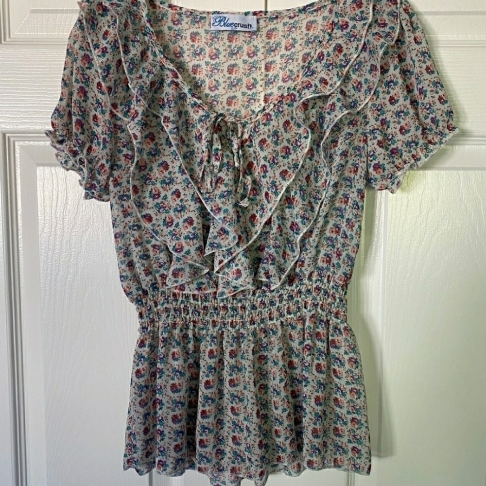 👚NEW!BlueCrush floral ruffled blouse B4A